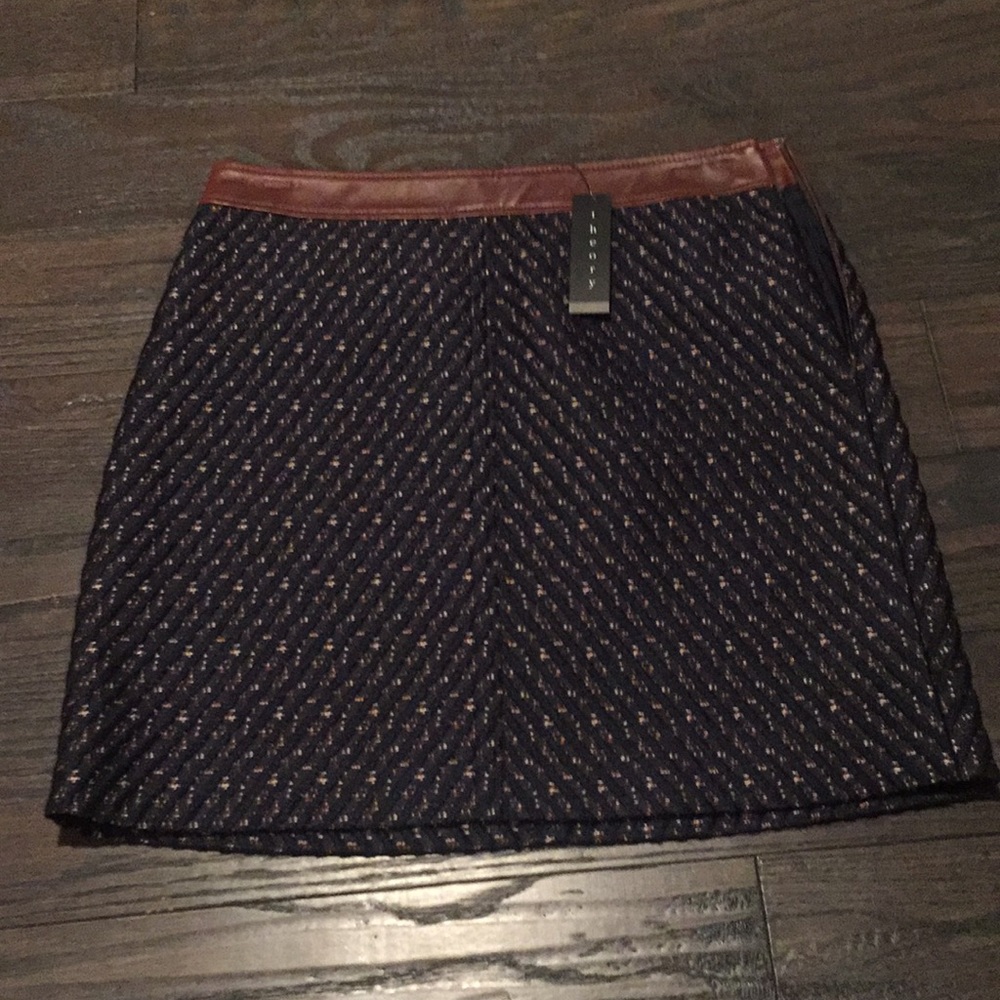 Theory navy tweed skirt wig leather trim